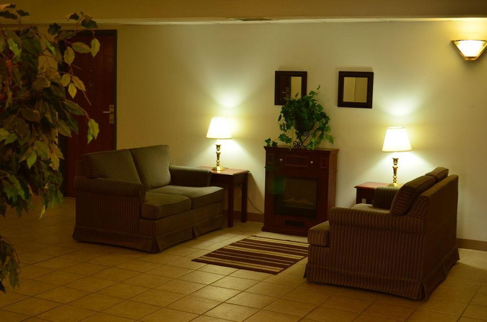Luxury Inn & Suites Lincoln Buitenkant foto