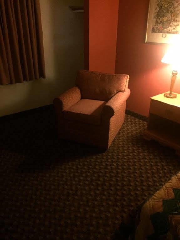 Luxury Inn & Suites Lincoln Buitenkant foto